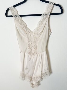 Olga Romper Lace Vintage Cream Style 90077 Small